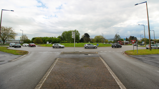 Photo du giratoire situé près de la zone commerciale Auchan de Sin le Noble, la Zone du Luc et l'Hôpital de Dechy