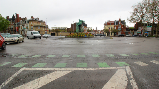 Photo de la Place L'Herillier à Douai en juin 2024